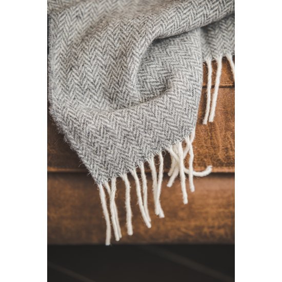 Wool blanket with fringes "Eglutė" grey